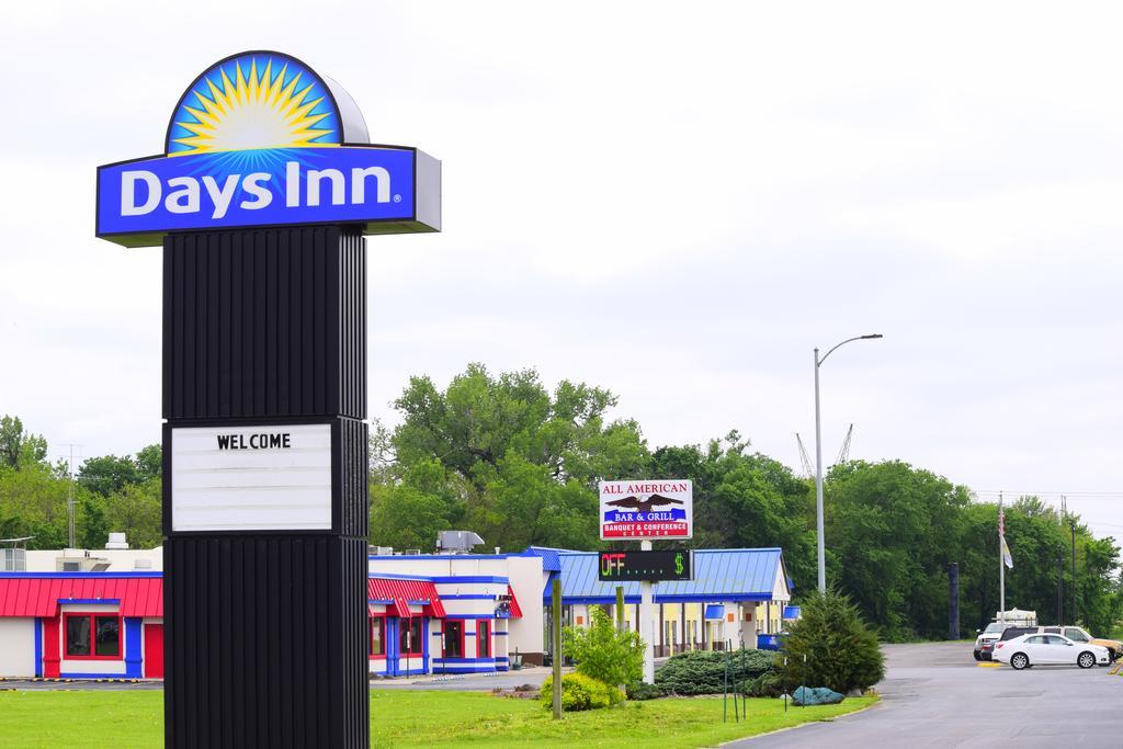 Days Inn By Wyndham Rock Falls Exterior photo