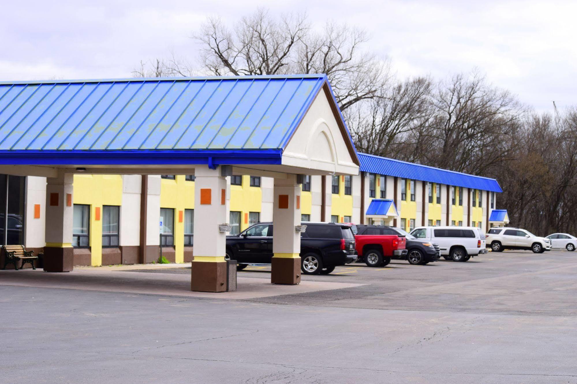 Days Inn By Wyndham Rock Falls Exterior photo